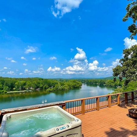 Вілла Hot Springs Waterfront Escape With Hot Tub! Екстер'єр фото